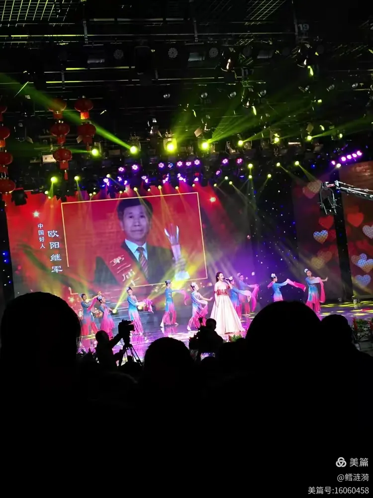 开云体育官方登录入口-TES观众热烈欢呼！，德罗巴迎来十赛季出色发挥赢得满堂喝彩(为什么德甲不叫德超)